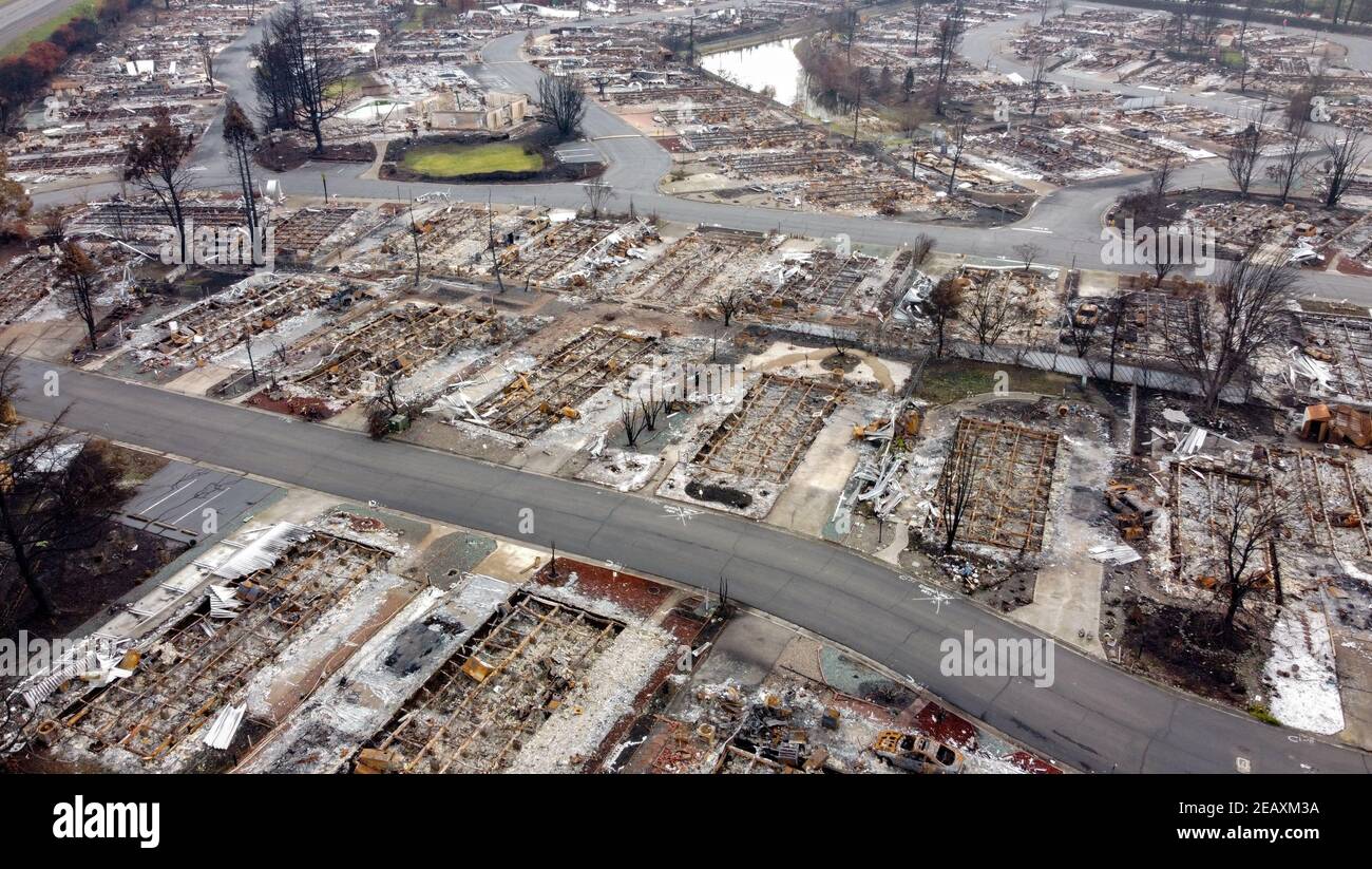 Phoenix, O, gennaio 11, 2021 -- il parco della casa mobile di Bear Lake Estates è stato completamente distrutto nel fuoco di Almeda nel settembre 2020. Foto di Liz Roll Foto Stock