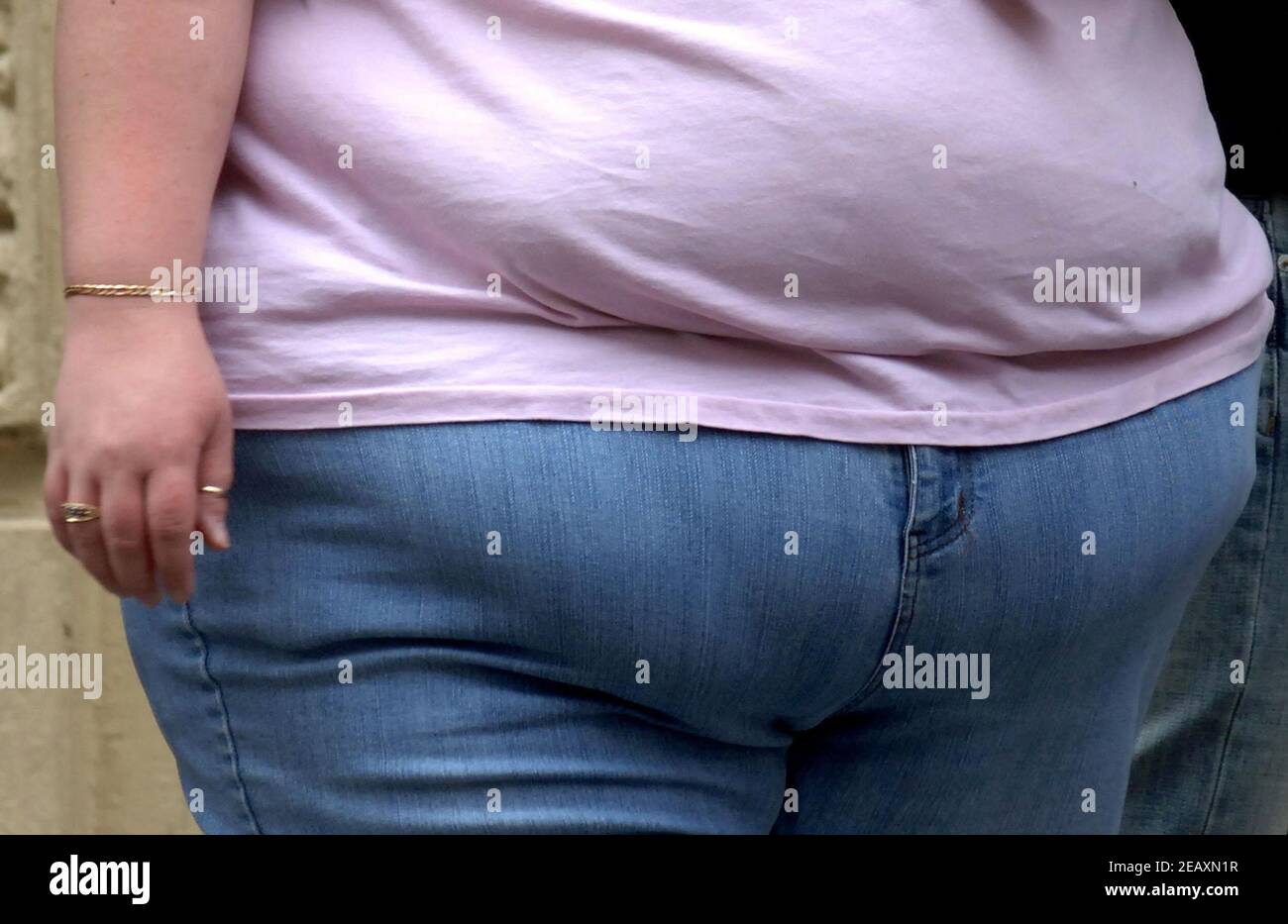 File foto datata 24/09/18 di una donna obesa. Secondo le nuove ricerche, l'obesità è oggi una causa di morte più grande in Scozia e in Inghilterra del fumo. Data di emissione: Giovedì 11 febbraio 2021. Foto Stock