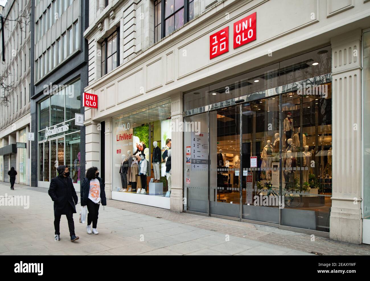 Il negozio più importante di Uniqlo, Oxford Street, Londra Foto Stock