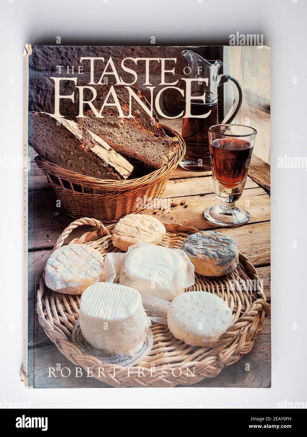 Foto d'inventario del libro cartaceo, The Taste of France, un libro di viaggi e cucina con foto di Robert Freson, pubblicato nel Regno Unito nel 1988 da Hamlyn. Foto Stock