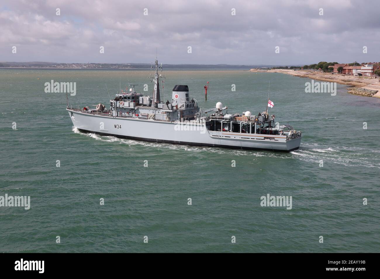 La Royal Navy HUNT Class Mine Counter misura la nave HMS MIDDLETON lascia il porto per effettuare i processi Foto Stock