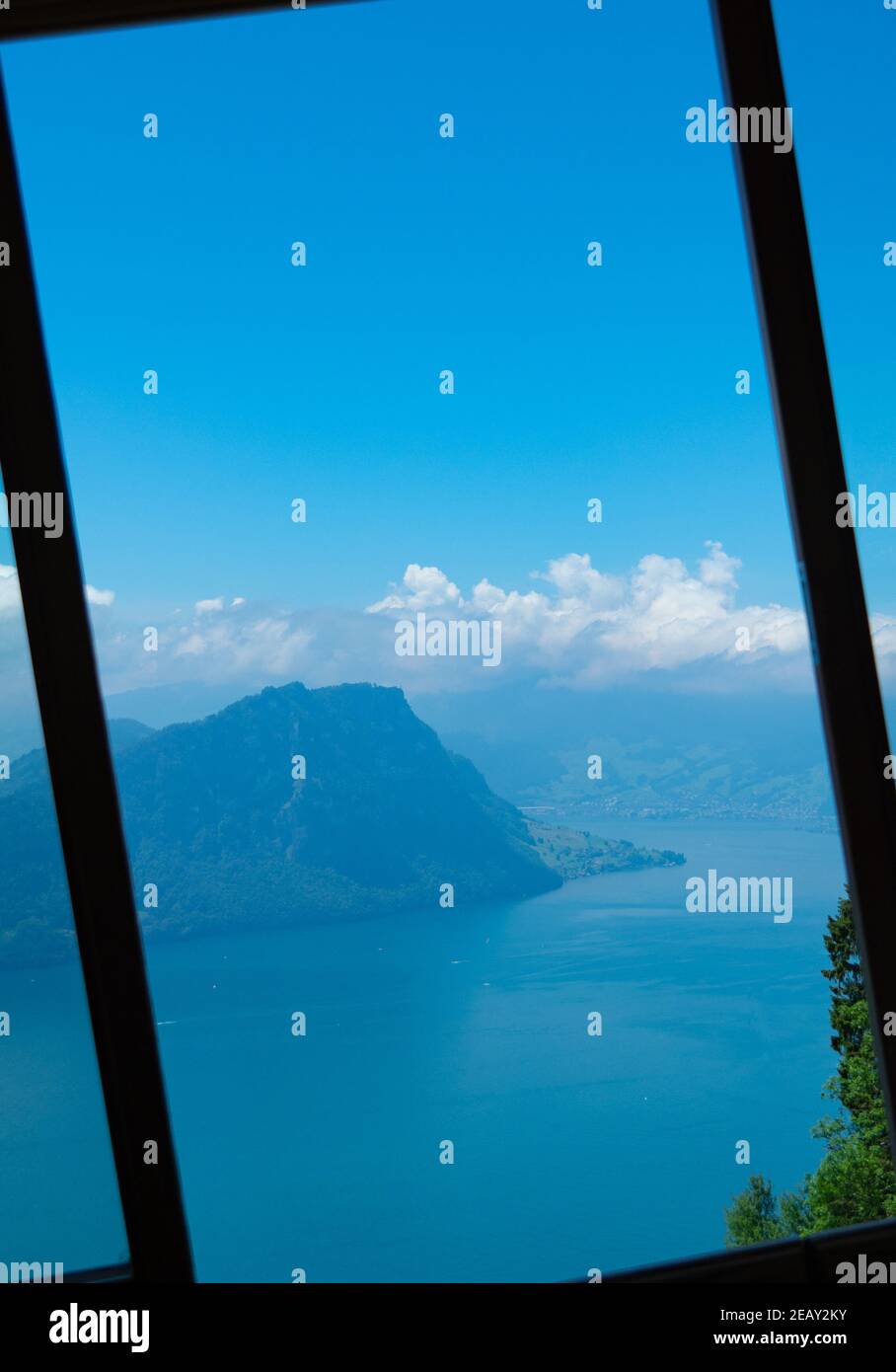 Vista dalla finestra della ferrovia a cremagliera per il monte Rigi, Svizzera Foto Stock