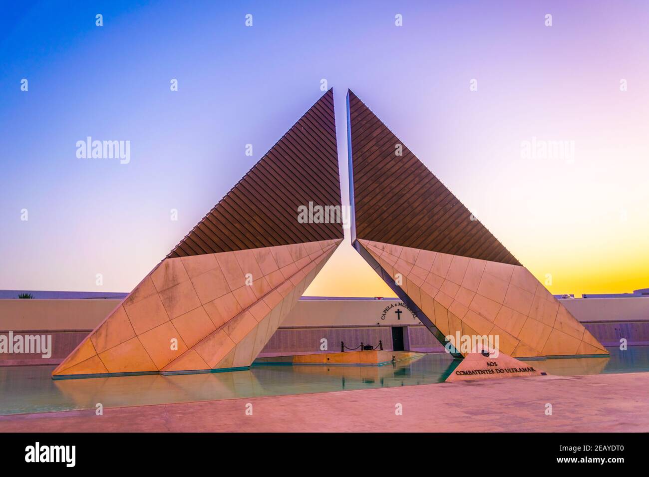 LISBONA, PORTOGALLO, 4 SETTEMBRE 2016: Monumento ai combattenti d'oltremare (Monumento Nacional aos Combatentes do Ultramar) vicino alla Torre di Belem. Foto Stock
