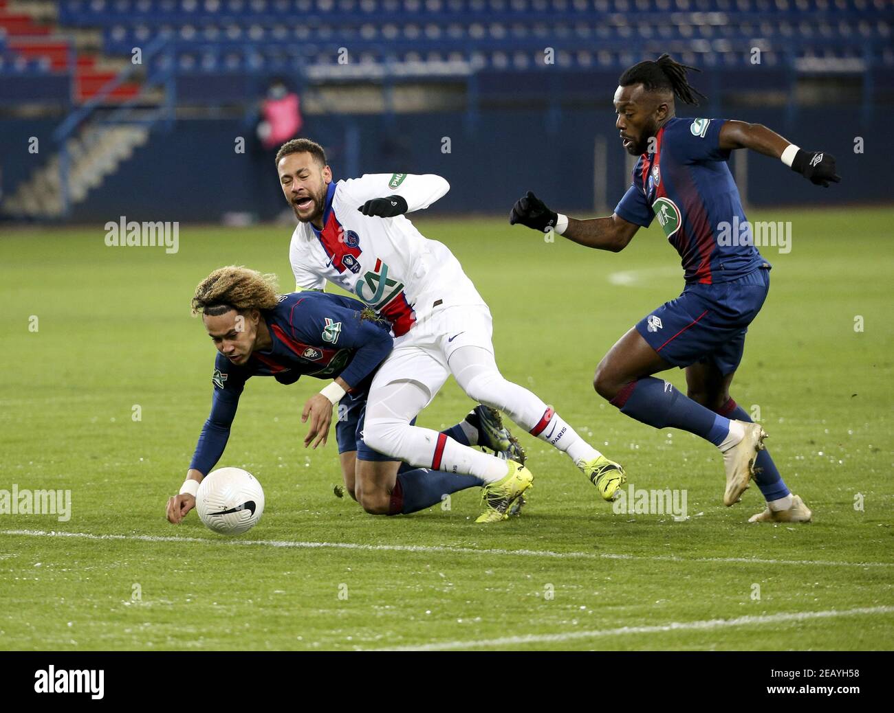 Neymar Jr di PSG tra Alexis Beka e Steeve Yago di Caen durante la Coppa di Francia, round di 64 partite di calcio tra Stad / LM Foto Stock