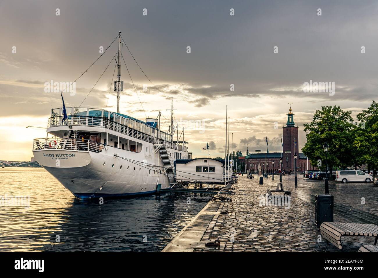 Stoccolma, Svezia - 8 agosto 2019: Lady Hutton galleggiante hotel e ristorante nave ormeggiata nel porto di Riddarholme Foto Stock