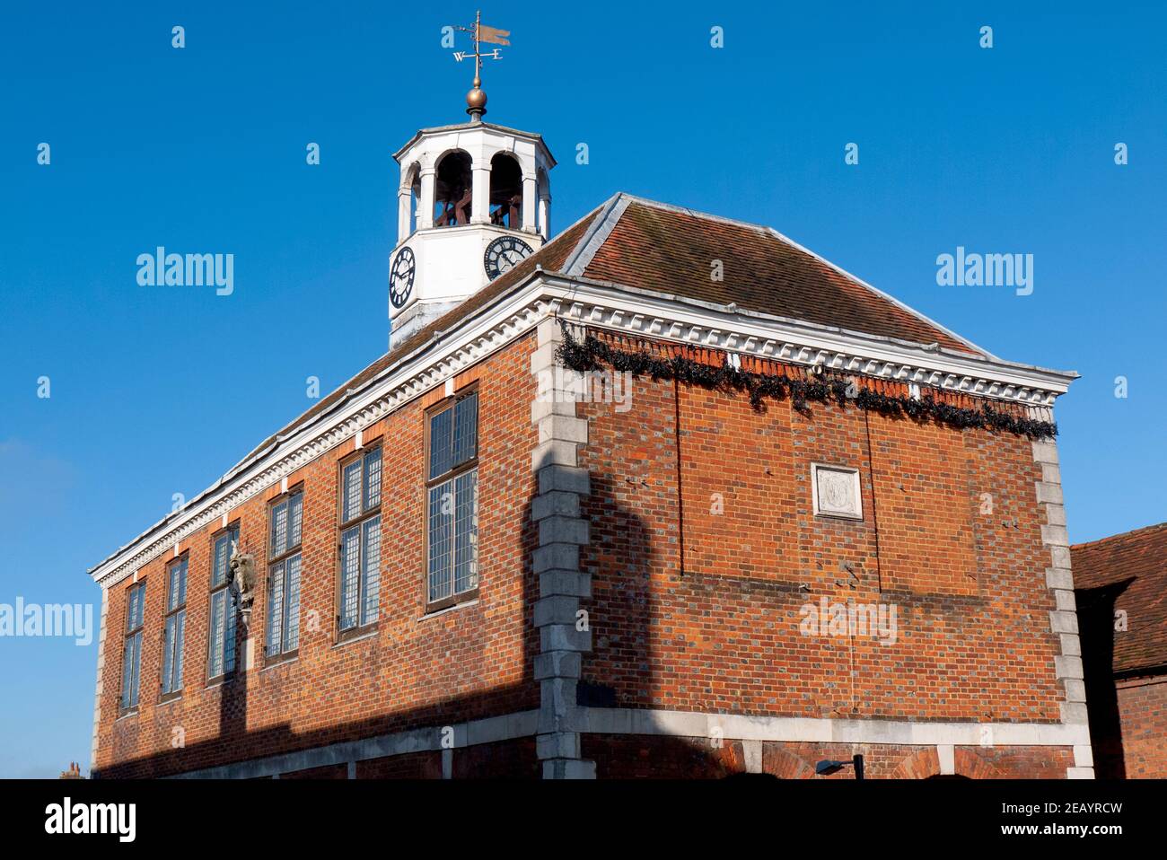 Una vista del Market Hall, High Street, Old Amersham, Buckinghamshire, Regno Unito Foto Stock