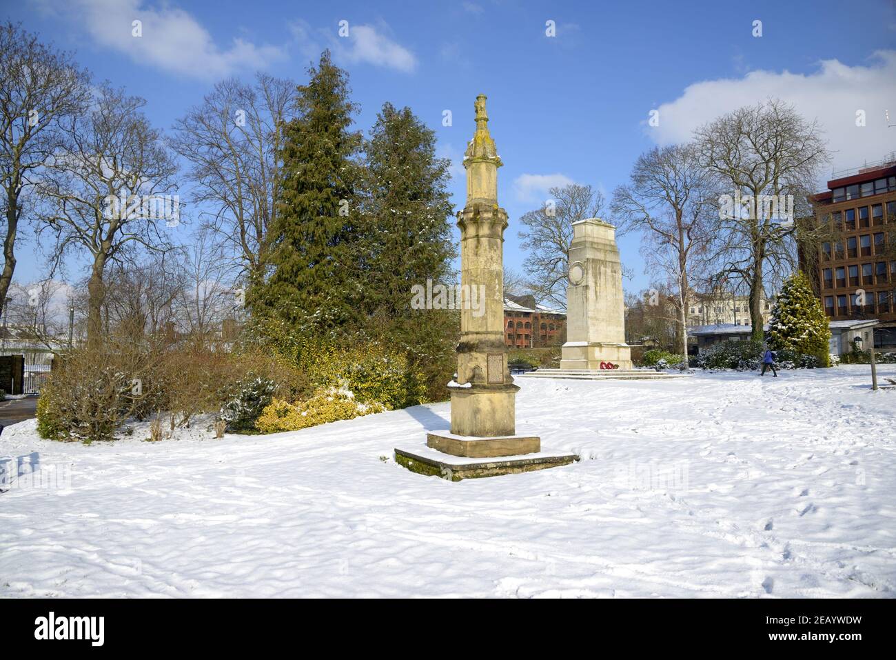 Maidstone, Kent, Regno Unito. 11 Feb 2021. Una giornata fredda ma soleggiata in Kent dopo la nevicata di ieri. Brenchley Gardens Credit: Phil Robinson/Alamy Live News Foto Stock