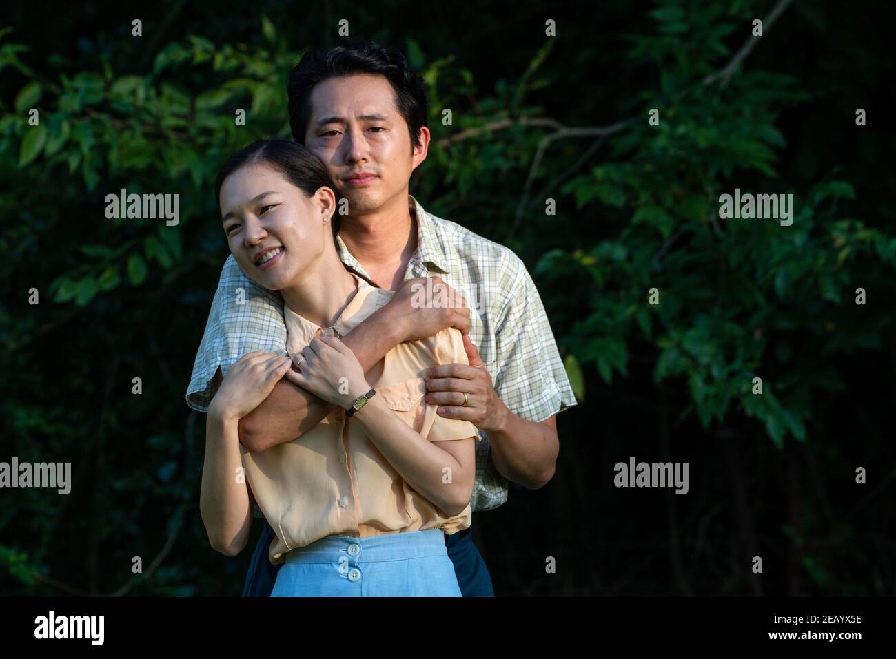 STEVEN YEUN e YERI HAN in MINARI (2020), regia di LEE ISAAC CHUNG. Credito: PIANO B INTRATTENIMENTO / Album Foto Stock