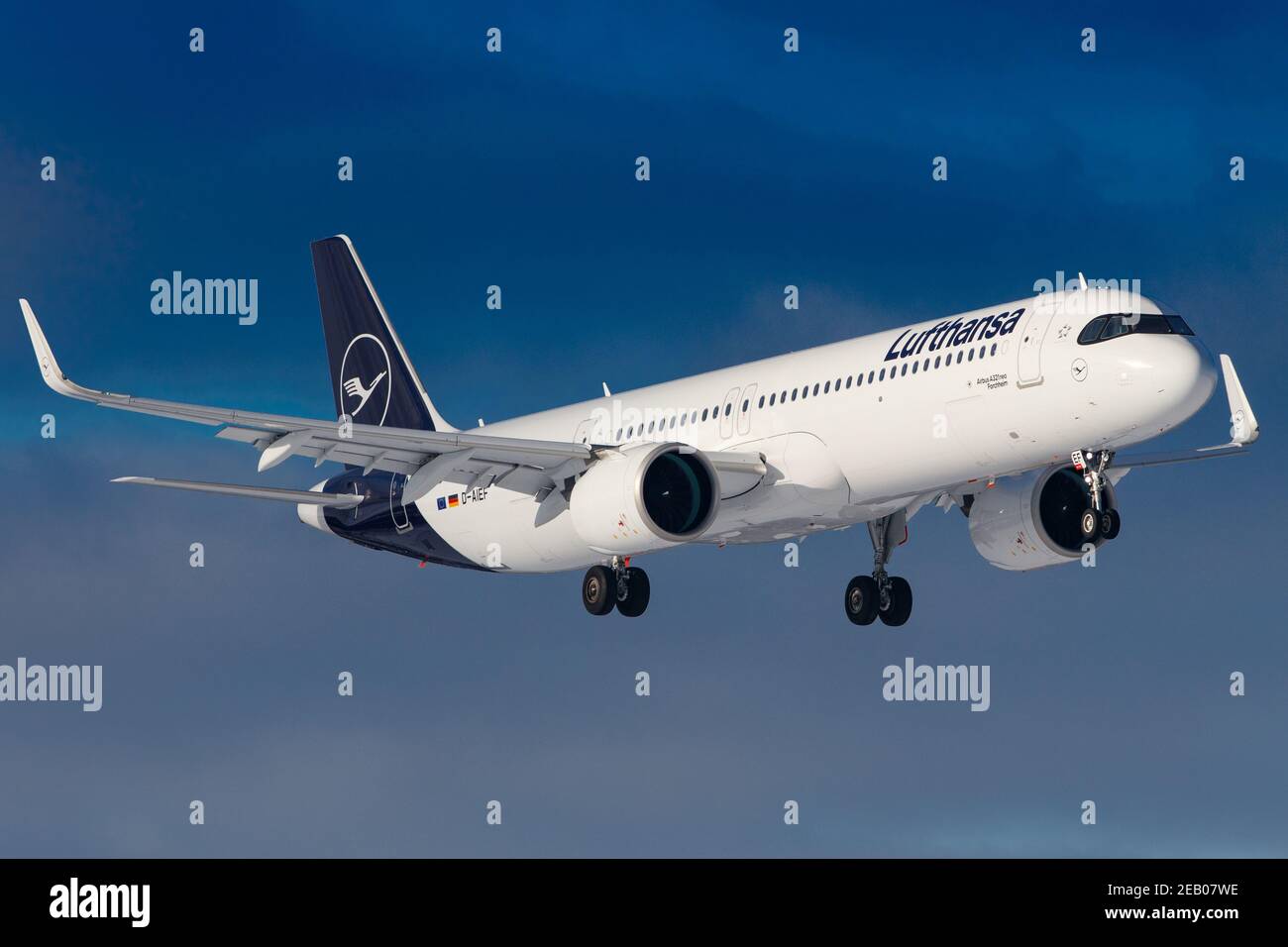 AMBURGO, GERMANIA - Jan 30, 2021: Amburgo Aeroporto: Lufthansa (LH / DHL) | Airbus A321-271NX A21N | D-AIEF | MSN 10010 Foto Stock
