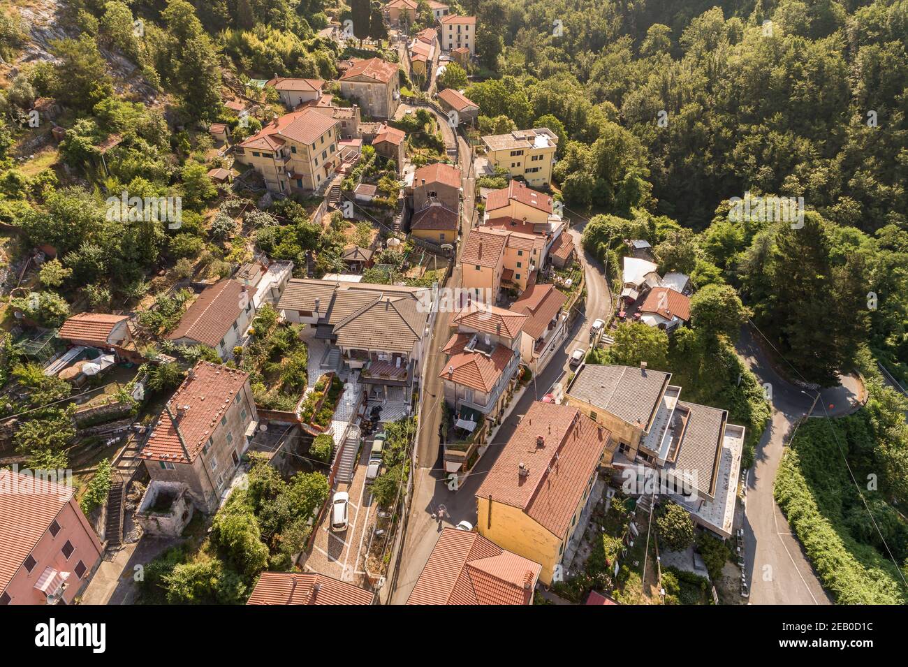 Veduta aerea dell'antico borgo Colonnata situato nelle Alpi Apuane, provincia di massa-Carrara, Toscana, Italia Foto Stock