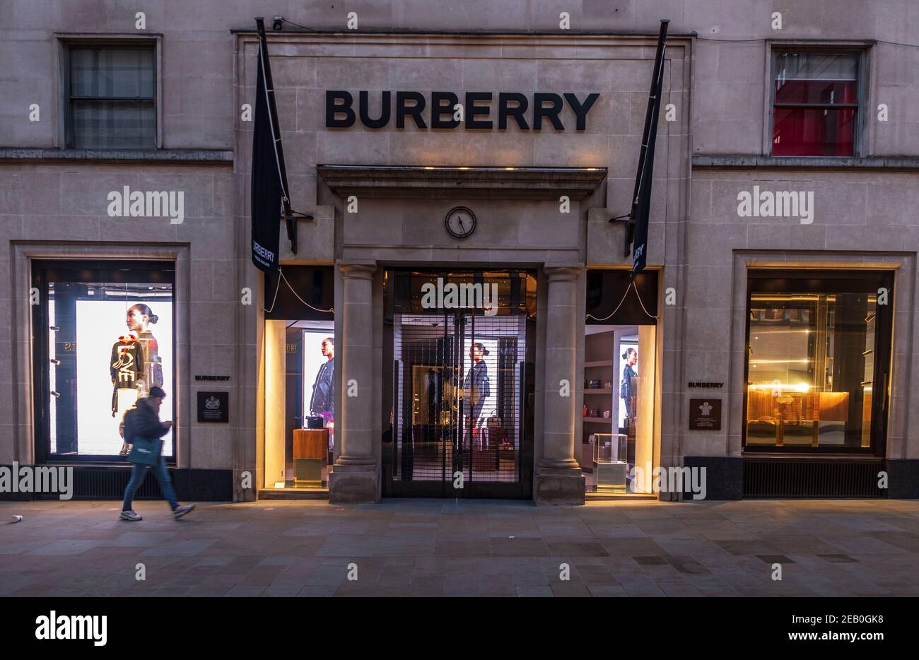 London england uk burberry shop Immagini e Fotos Stock - Alamy