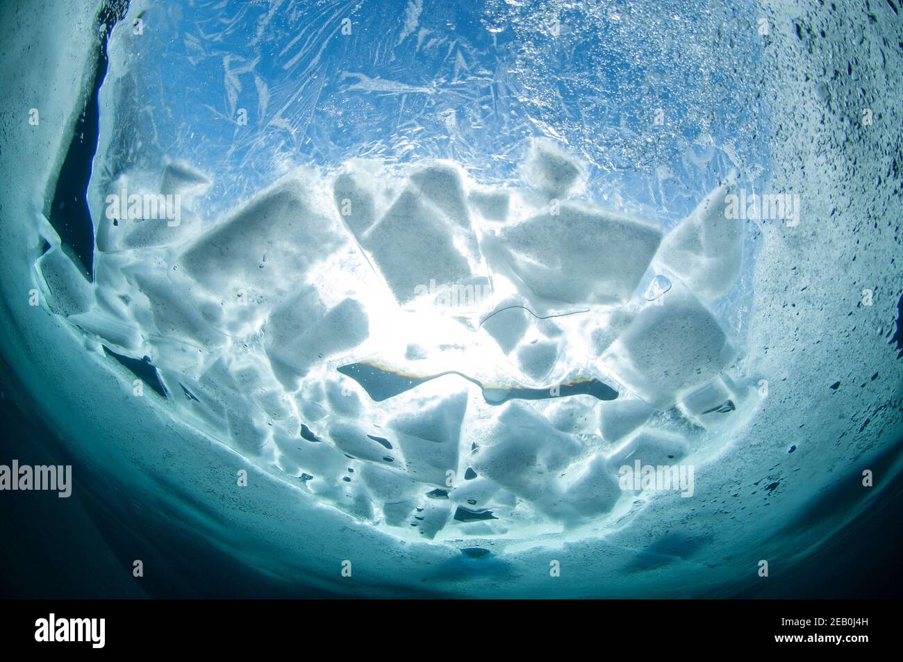Inverno ghiaccio subacquea Immersioni in una cava in Canada Foto Stock