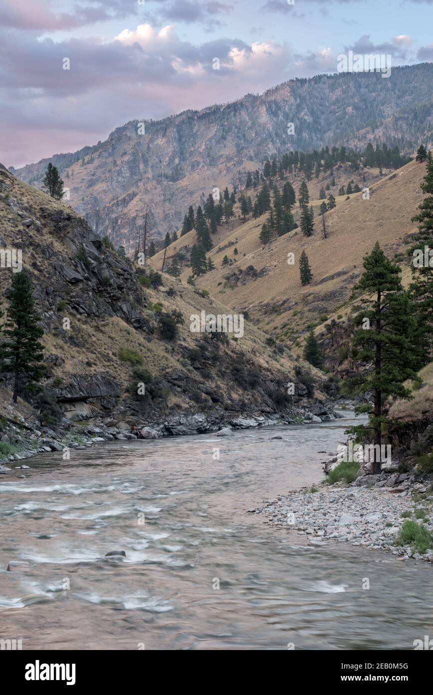 Tramonto, biforcazione centrale del fiume Salmon, Idaho. Foto Stock