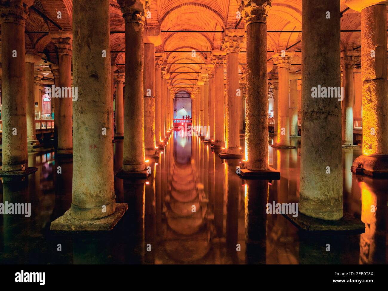 Istanbul, Turchia. La Cisterna Basilica. In turco, Yerebatan Sarayi. Cisterna sotterranea bizantina di deposito dell'acqua conosciuta anche come il Sunken o unde Foto Stock