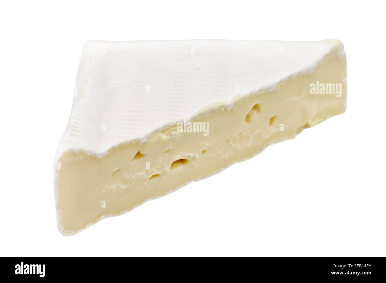 Camembert o brie formaggio isolato su sfondo bianco. Formaggio morbido coperto da muffa bianca commestibile vista dall'alto. Tracciato di ritaglio. Foto Stock