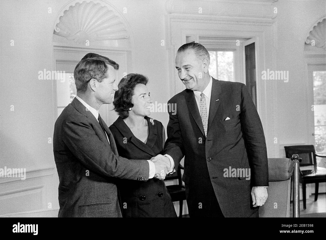 Il presidente degli Stati Uniti Lyndon Johnson salutò Robert ed Ethel Kennedy alla Casa Bianca, Washington, D.C., USA, Warren K. Leffler, 3 settembre 1964 Foto Stock