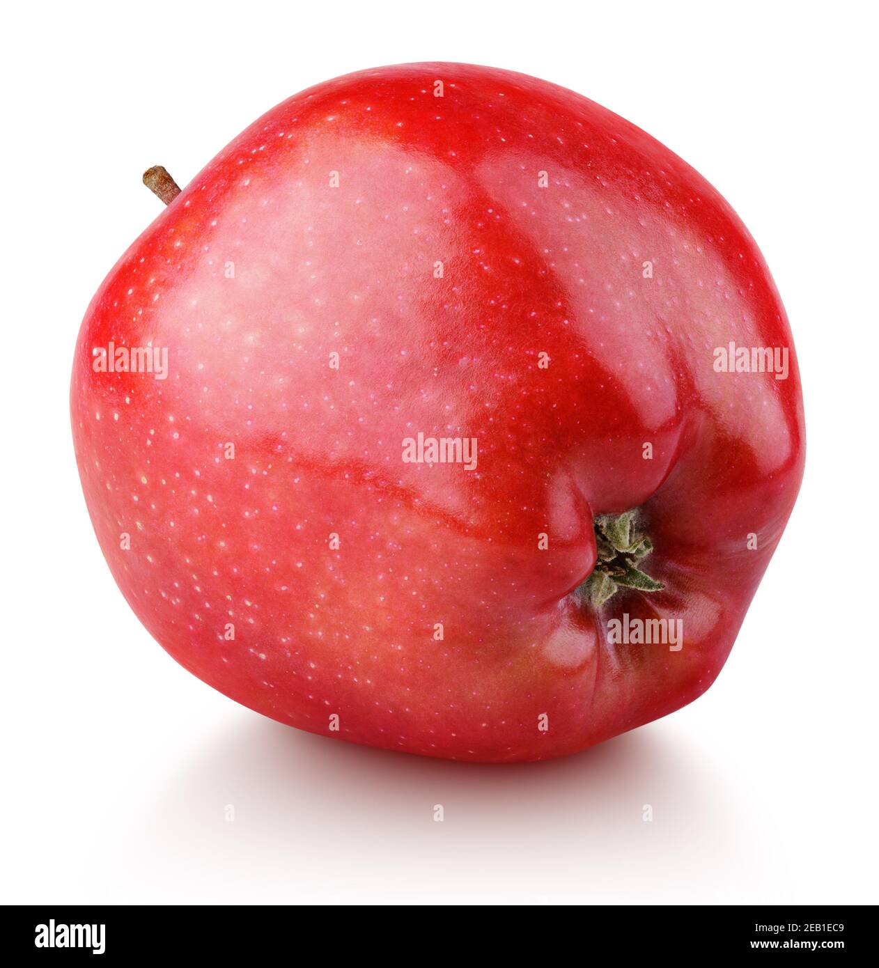 Singola mela rossa fresca isolata su sfondo bianco con ritaglio percorso Foto Stock