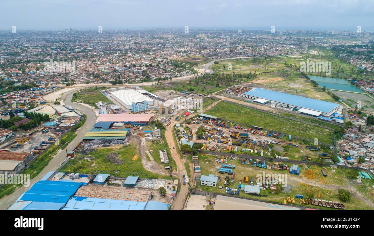 Vista aerea dell'area industriale nella città di Dar es salaam Foto Stock