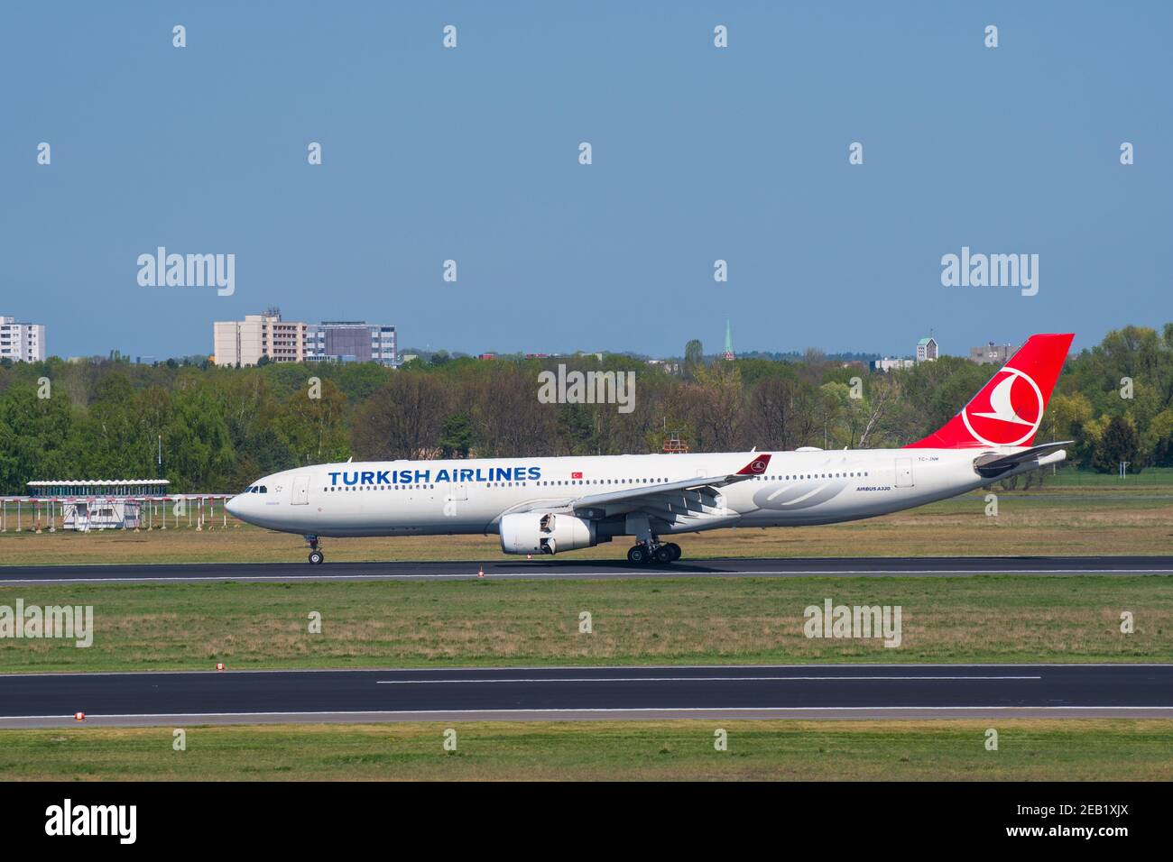 Berlino Germania - Aprile 21. 2018: Turkish Airlines Airbus A330 all'aeroporto Tegel di Berlino Foto Stock