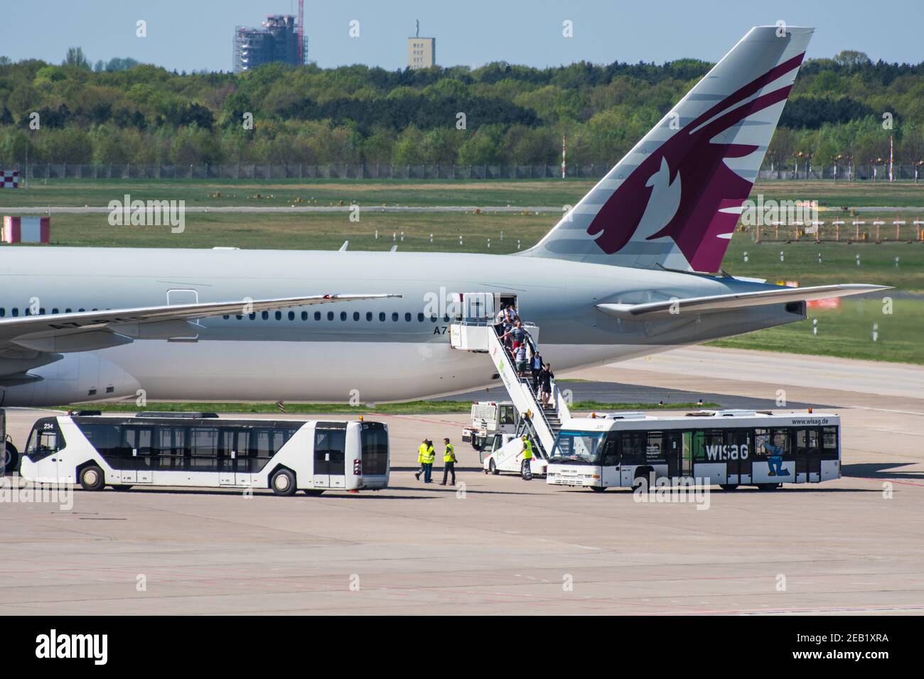 Berlino Germania - Aprile 21. 2018: Qatar Airways Boeing 777-300ER all'aeroporto di Berlino Tegel Foto Stock