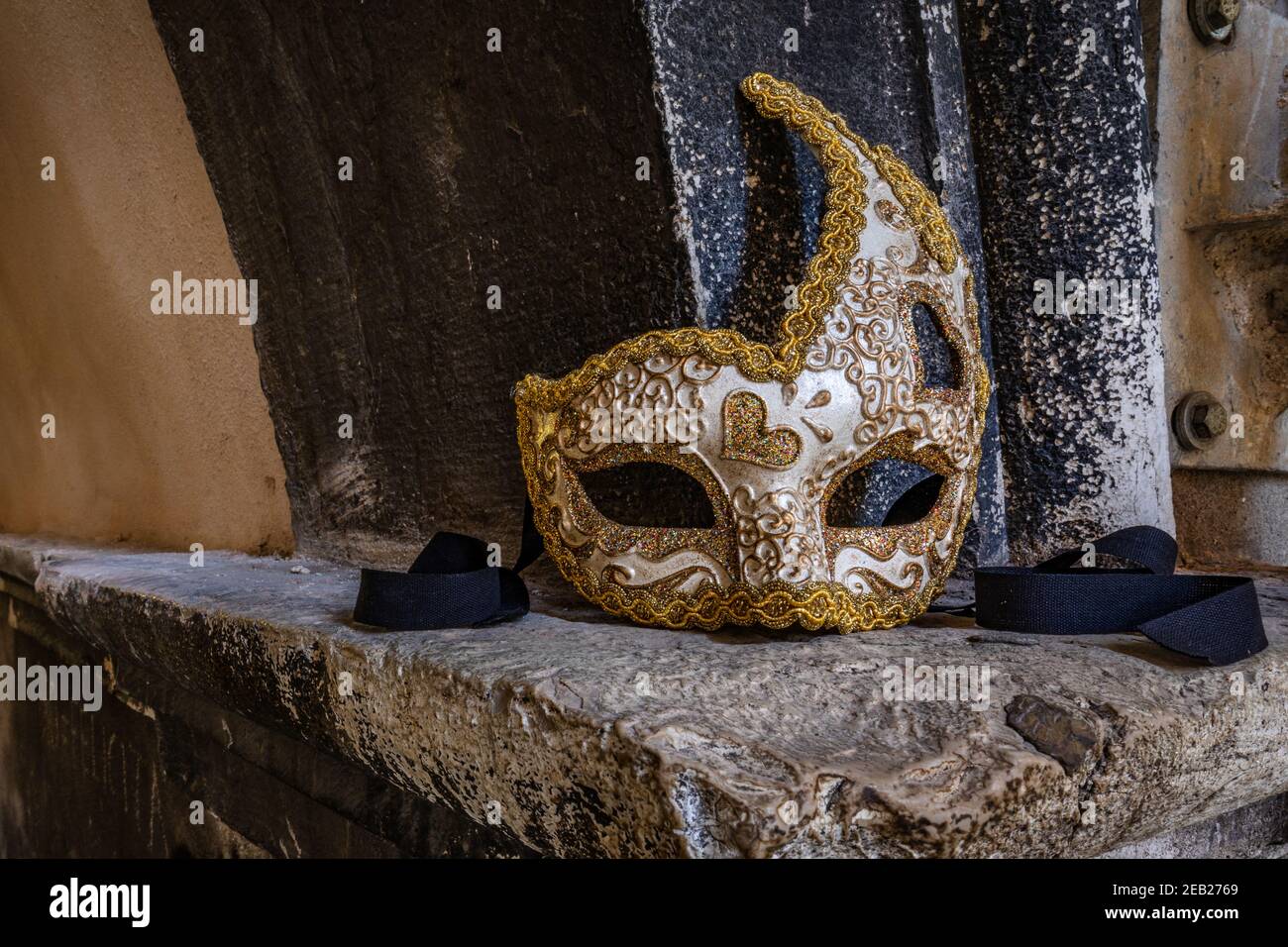 Maschera teatrale realizzata dall'artista Carlo setti di Venezia. Foto Stock