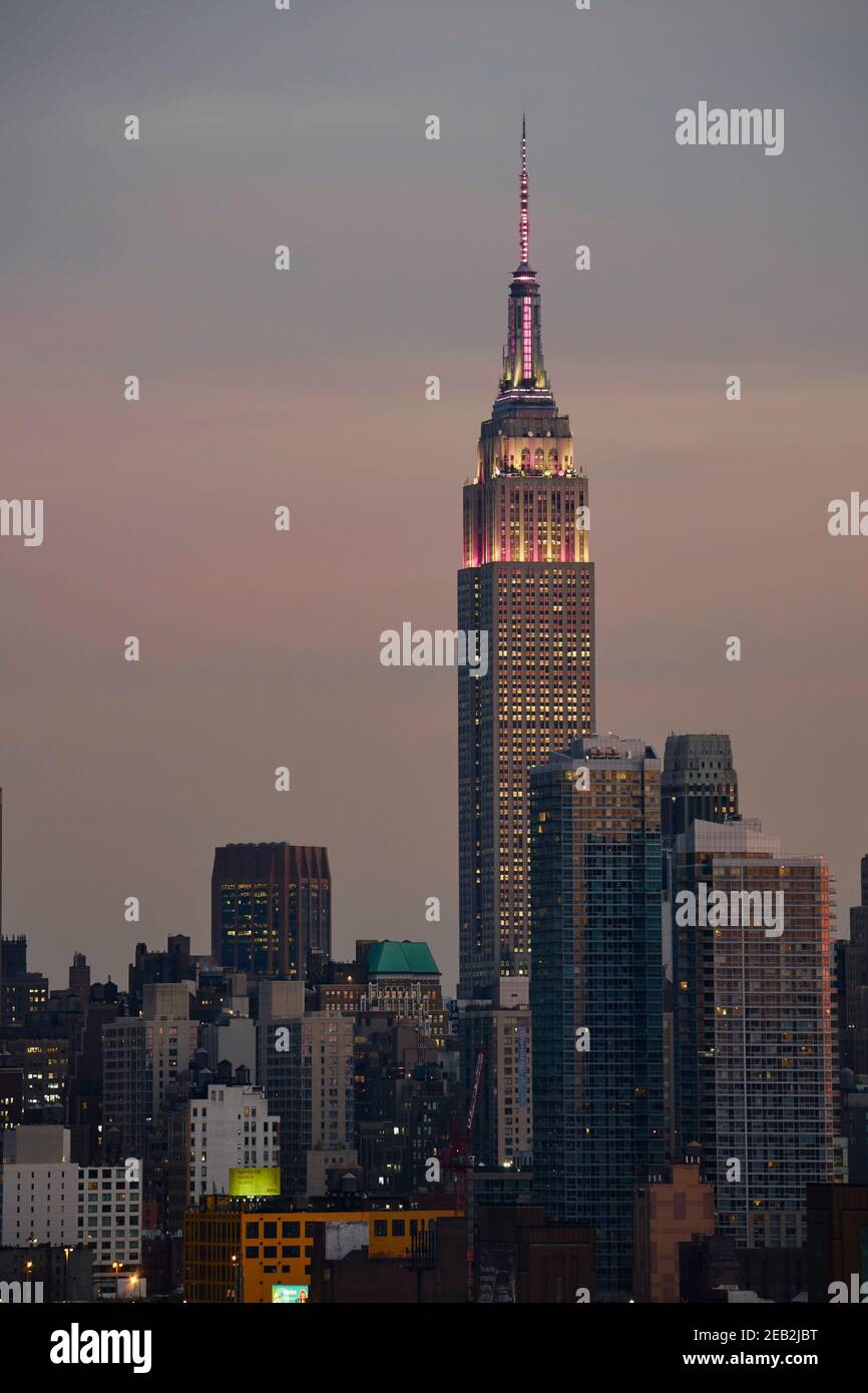 L'Empire state Building e il centro di Manhattan al crepuscolo, New York City, USA Foto Stock
