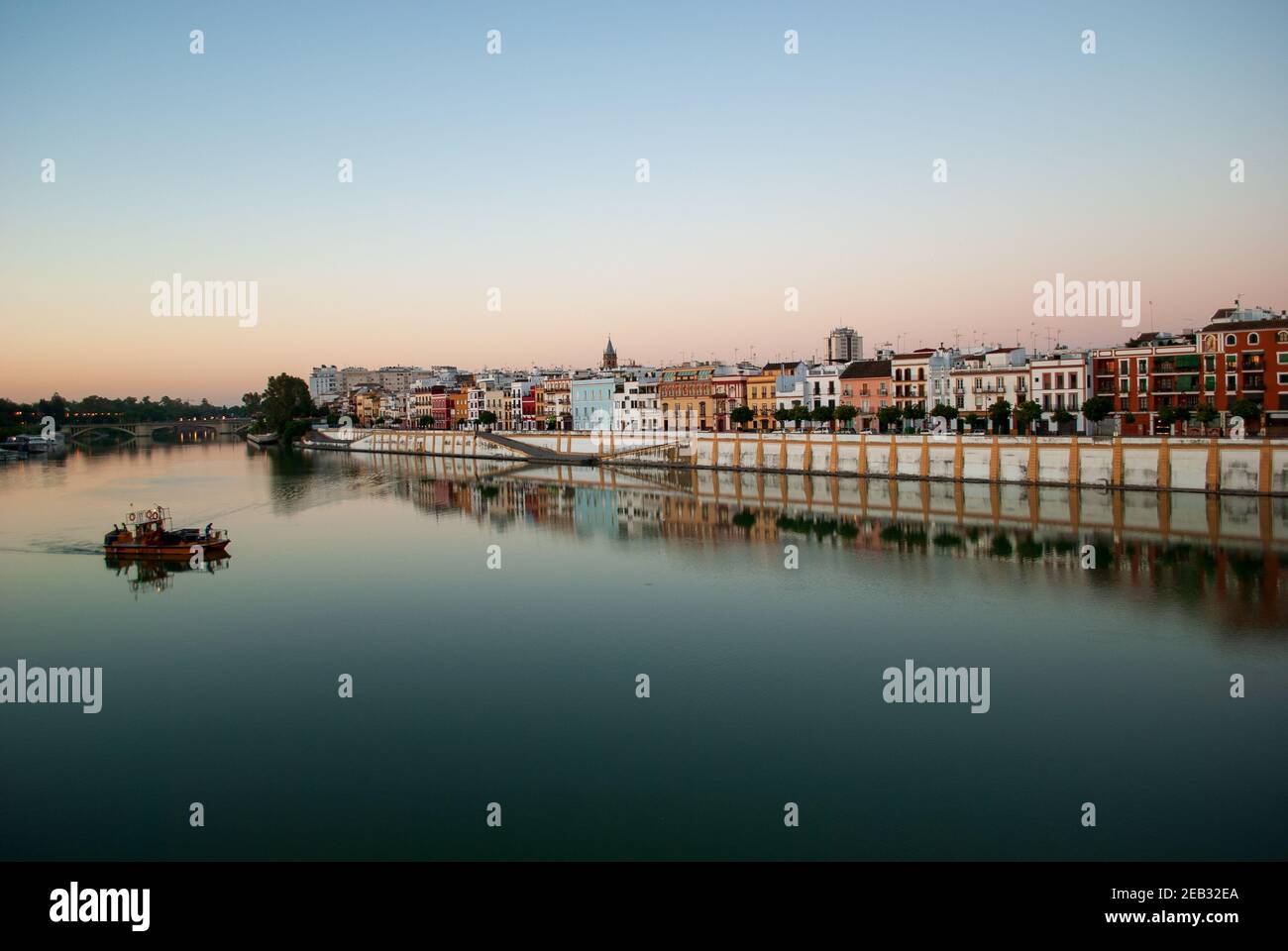 mattina presto sul fiume guadalquivir Foto Stock