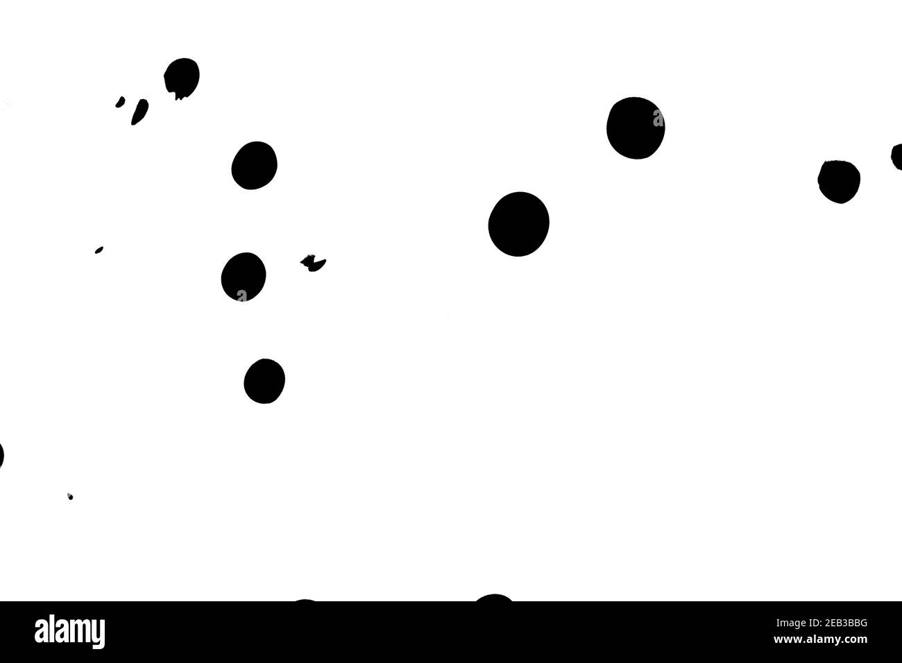 Bokeh astratto con sfondo bianco. Uno sfondo bianco brillante con cerchi e ovali. Modello per una carta vacanza con luce brillante e brillante Foto Stock