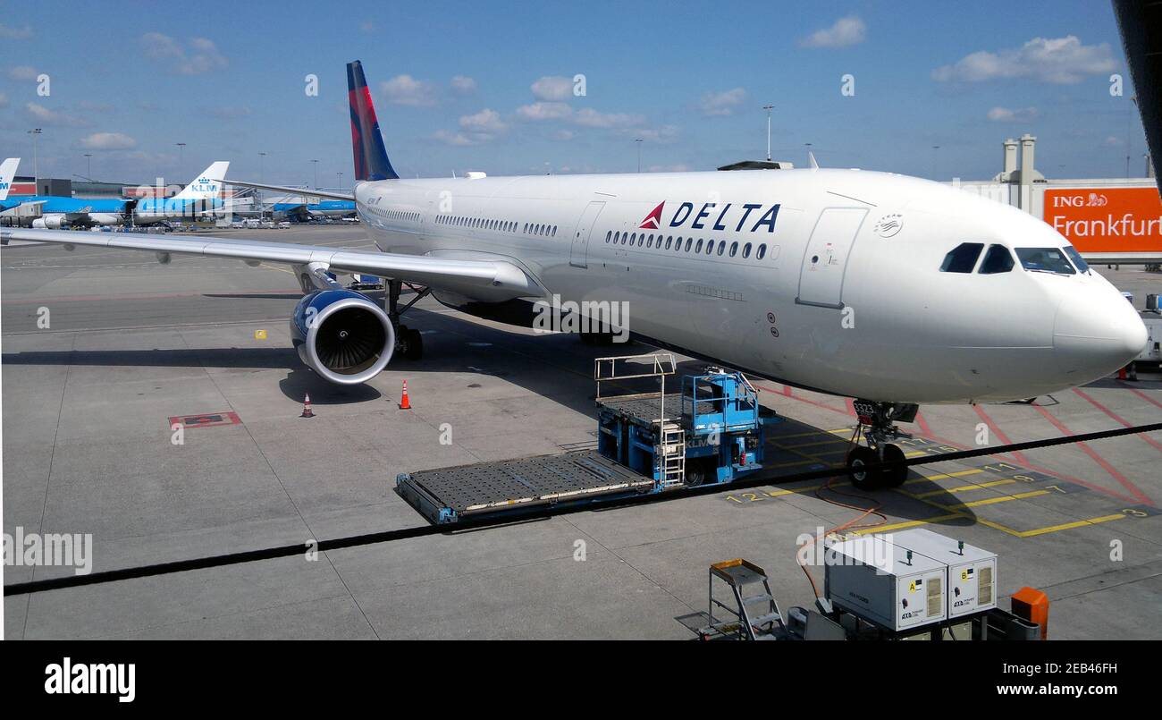 Delta Boeing 737 all'aeroporto Logan di Boston Foto Stock