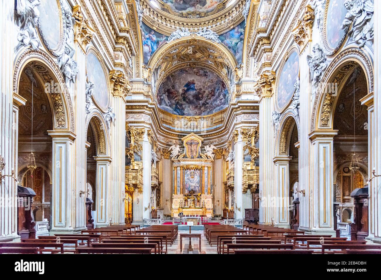 ROMA, ITALIA - 05 MAGGIO 2019: Interni e soffitti decorati di Santa Maria in Vallicella: Chiesa Nuova, Roma, Italia Foto Stock