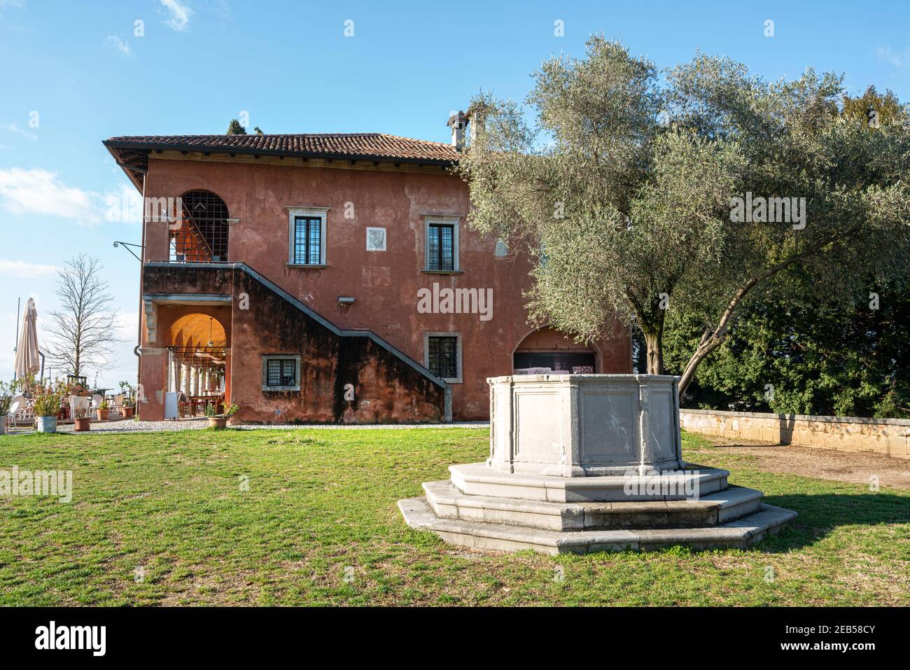 Udine, Italia. 11 febbraio 2020. La Casa della Contadinanza (la casa del contadino) sulla collina del castello nel centro della città Foto Stock