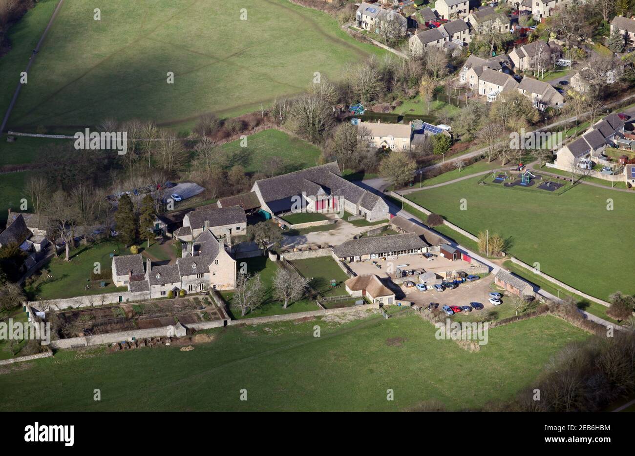 Veduta aerea della tenuta di Cogges Manor, un'attrazione turistica a Witney, Oxfordshire Foto Stock