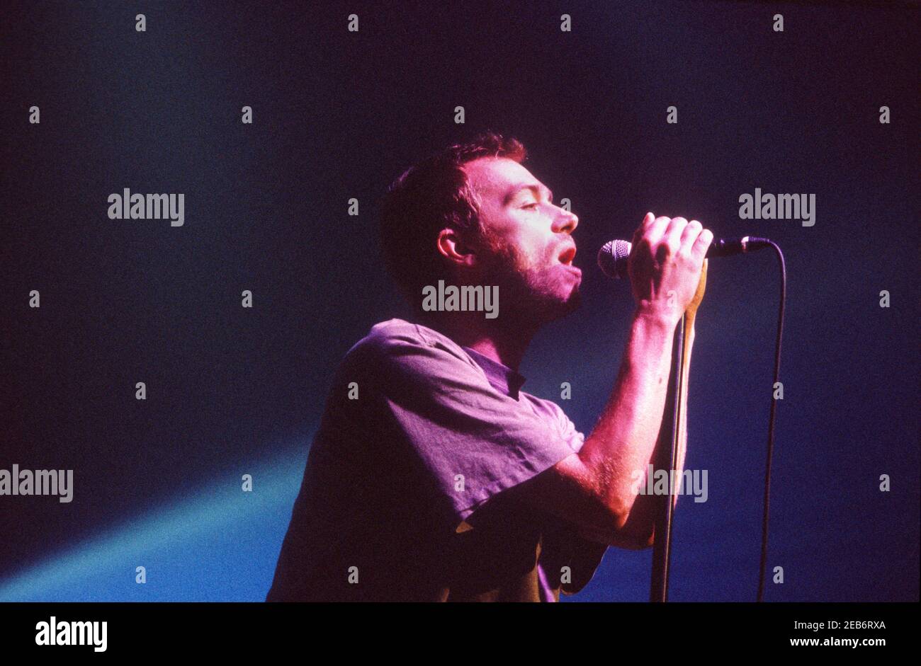 Blur si esibisce al Newport Center durante il loro Singles Night Tour, 4 dicembre 1999, Newport, Galles, Regno Unito. Foto Stock