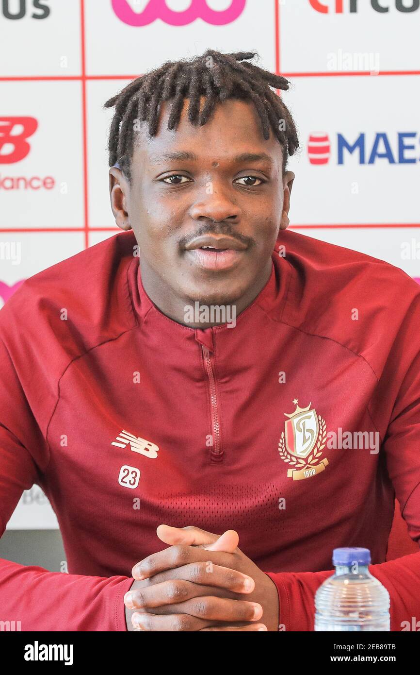 L'Abdul Tapsoba di Standard ha ritratto durante una conferenza stampa della squadra di calcio belga Standard de Liege, venerdì 12 febbraio 2021 a Liegi, davanti al thei Foto Stock