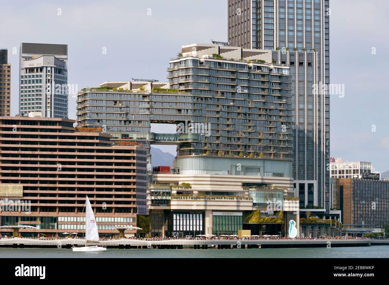 Victoria Dockside Development, Avenue of Stars, e Rosewood Hong Kong Hotel, 2021 Foto Stock