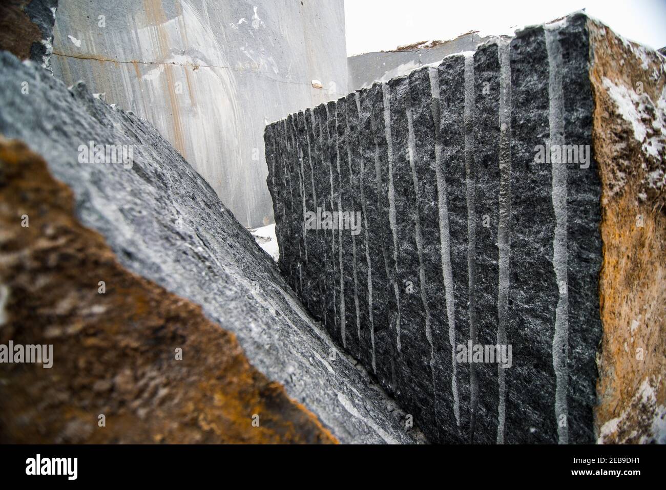 blocchi di granito estratti da una cava Foto Stock
