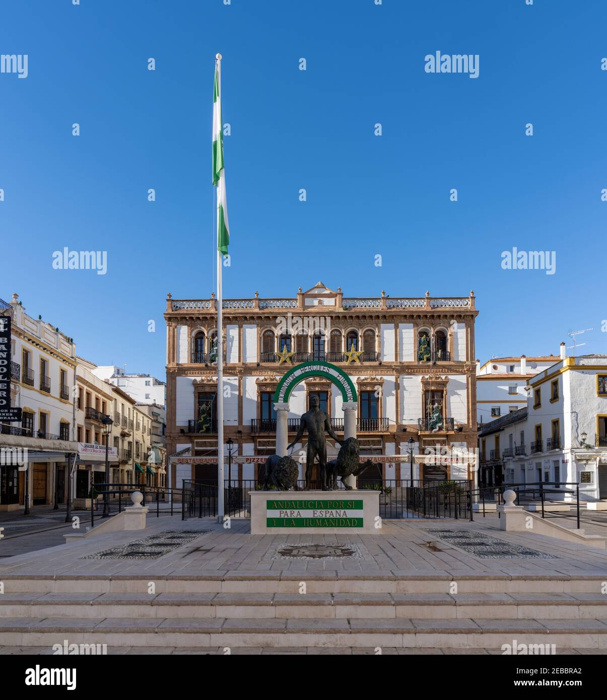 Ronda, Spagna - 1 febbraio 2021: Vista della Fontana di Ercole in Piazza Socorro nel centro di Ronda Foto Stock