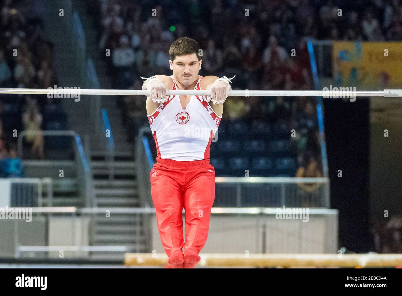 Kevin Lytwyn si esibisce nella finale di Horizontal Bar Gymnastic Artists durante i Toronto Pan American Games 2015. Questa performance gli darà la Th Foto Stock