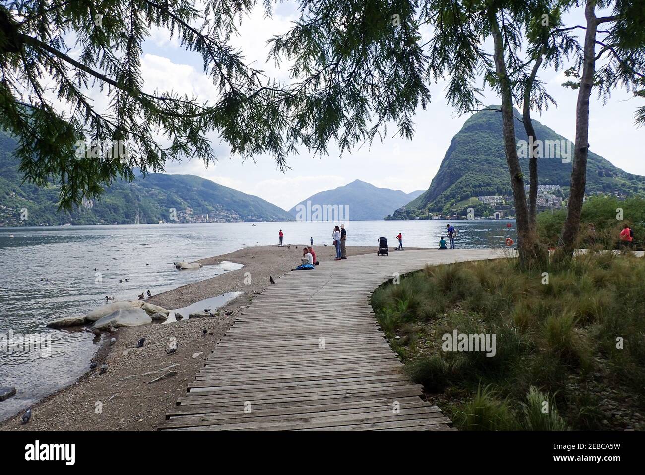 Lugano, Svizzera - 21 maggio 2018: Lungolago del Parco Ciani Foto Stock