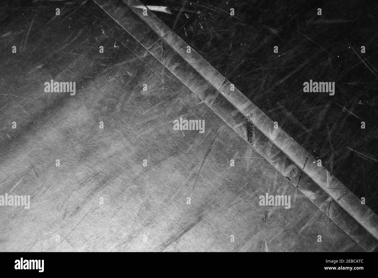 Pavimenti industriali neri, moquette in gomma foto di sfondo con messa a fuoco morbida selettiva Foto Stock