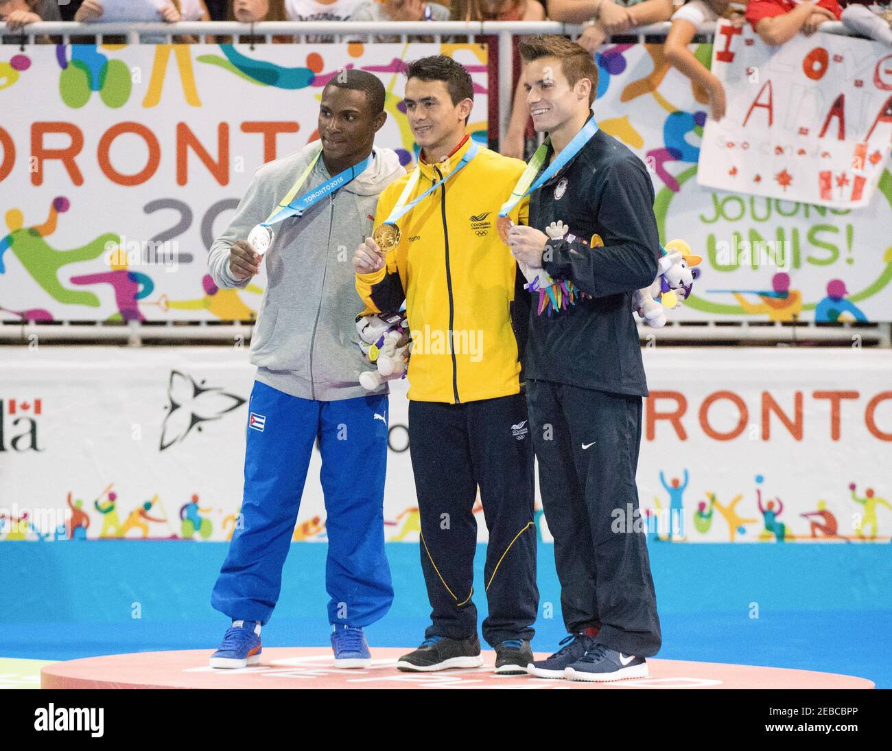 Toronto Panam Games 2015: Cerimonia di Medaglia per le barre parallele in uomini artistici ginnici. Primo posto Jossimar Calvo Moreno dalla Colombia, secondo plac Foto Stock