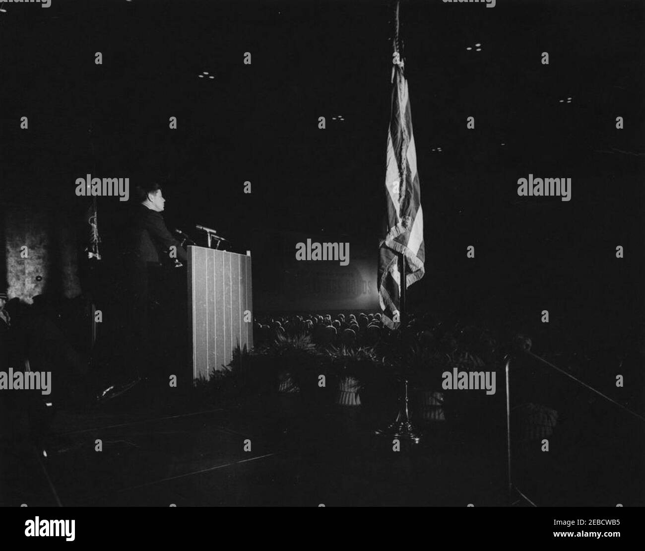 Indirizzo prima della 1962 Savings Bond Conference allo Sheraton Park Hotel, Washington, D.C., 10:13. Il presidente John F. Kennedy si rivolge alla Conferenza sui titoli di risparmio del 1962. Sheraton Park Hotel, Washington, D.C. Foto Stock