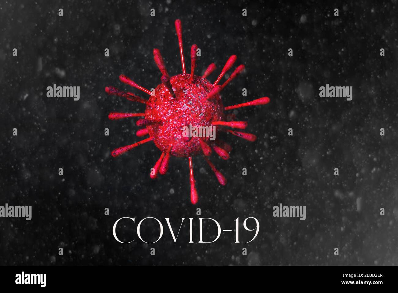 Rosso covid-19 molecola di coronavirus sotto un microscopio. Poster con l'iscrizione 'Covid-19'. Foto Stock