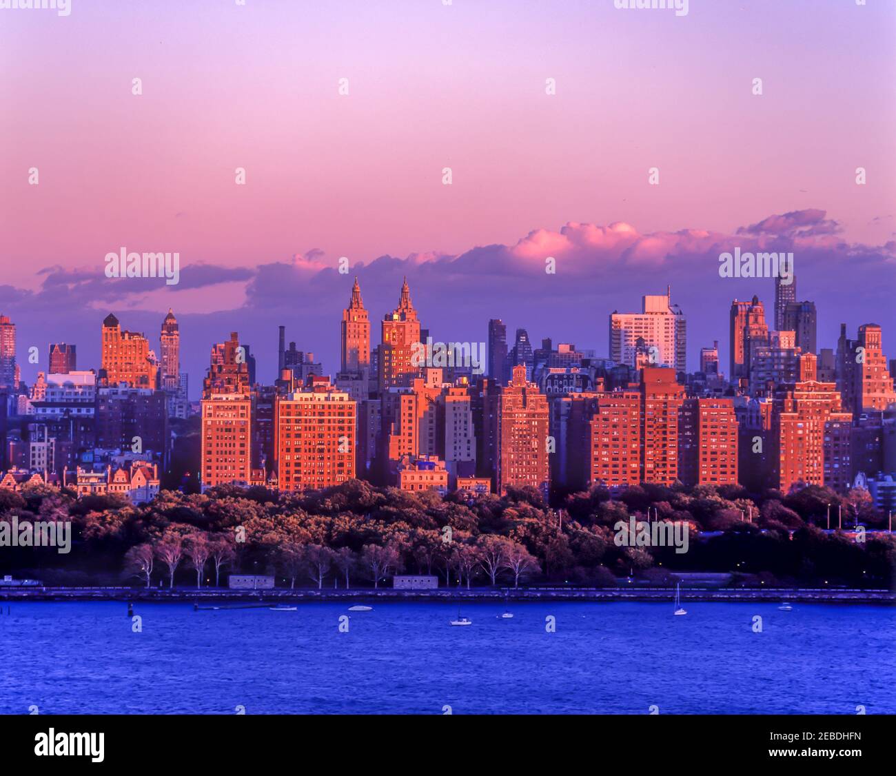 2001 STORICO SKYLINE DEL LATO SUPERIORE OVEST HUDSON RIVER MANHATTAN NUOVO YORK CITTÀ STATI UNITI Foto Stock