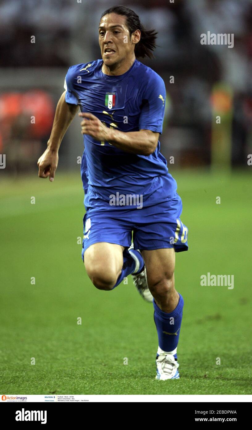 Calcio - Stock - 4/7/06 Mauro Camoranesi - Italy Mandatory Credit: Action  Images / Alex Morton Foto stock - Alamy