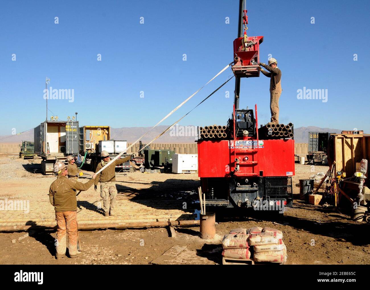 NMCB 7 alla chiamata della base operativa di inoltro 120229 Foto Stock