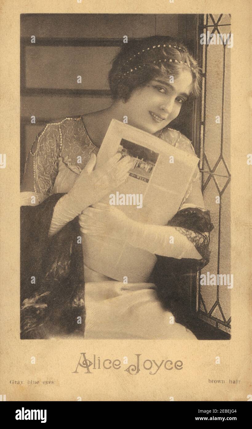 Attrice americana Alice Joyce, Ritratto pubblicitario di mezza lunghezza, cartolina, 1910's. Foto Stock