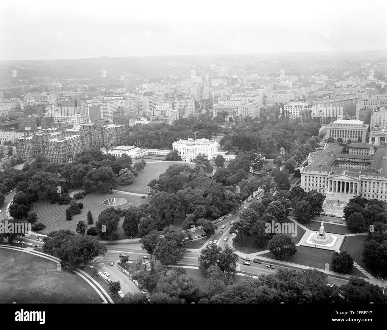 Foto aeree della Casa Bianca e Washington, D.C. Foto aerea del fronte Sud e del prato Sud della Casa Bianca, Dipartimento del Tesoro degli Stati Uniti (a destra della Casa Bianca), e l'edificio dell'Ufficio esecutivo (a sinistra della Casa Bianca), Washington, D.C. Foto Stock