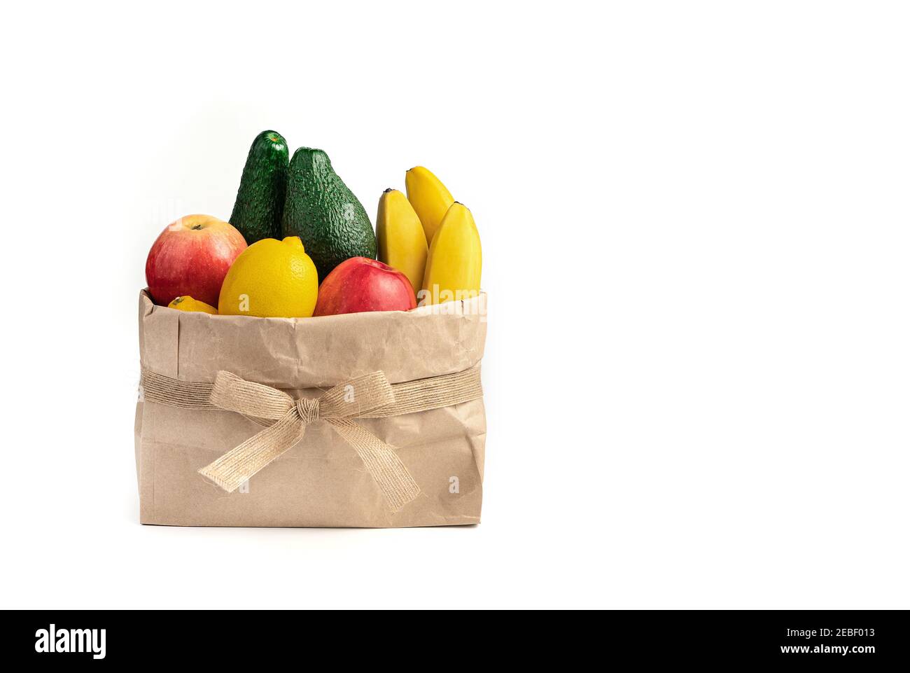 Set regalo di frutta fresca su sfondo bianco. Foto Stock