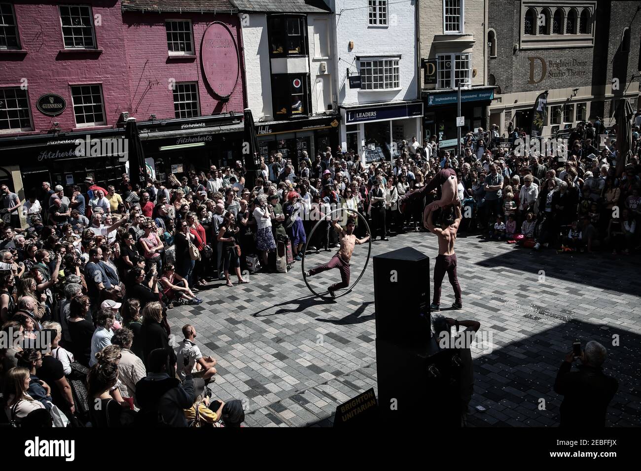 Artisti di strada al festival Fringe 2015 di Brighton Foto Stock